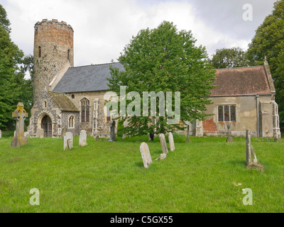 Die Kirche St. Peter und St.Paul Burgh Castle Norfolk Stockfoto