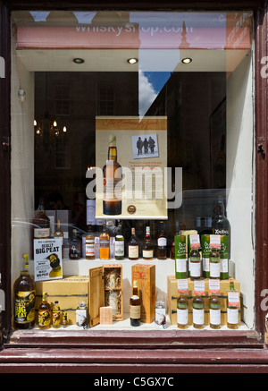 Whisky-Fachgeschäft am Grassmarket in Old Town, Edinburgh, Schottland, Großbritannien Stockfoto