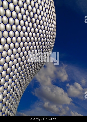 Detail des Selfridges 2003 Shop in Birmingham England in Blobitecture Stil von Future Systems mit Kettenhemd und gebogenen Profil Stockfoto