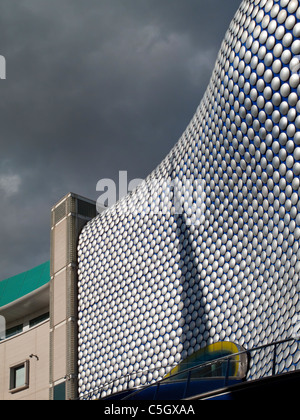 Detail des Selfridges 2003 Shop in Birmingham England in Blobitecture Stil von Future Systems mit Kettenhemd und gebogenen Profil Stockfoto