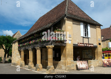 16. Jahrhundert Place De La Halle oder Markthalle Domme Aquitaine Frankreich Stockfoto