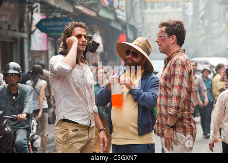 DER Kater Teil II 2011 Warner Bros Film von links: Bradley Cooper, Zach Galifianakis und Ed Helms. Foto Melinda Sue Gordon Stockfoto