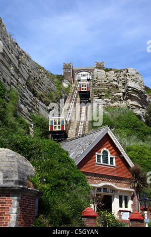 East Hill Lift Standseilbahn und Bahnhofsgebäude, in der Altstadt, Rock-A-Nore Road, Hastings, East Sussex, England, Großbritannien Stockfoto