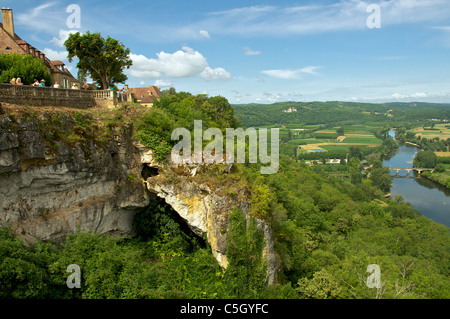 Aussichtspunkt für Vogelauge Ansicht von der Dordogne Fluss und Tal von Domme Aquitaine Frankreich Stockfoto