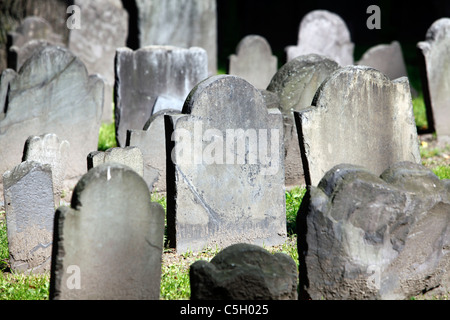 Amerikanischer revolutionärer Krieg Ära Grab Steinen in Old Granary Burying Ground in Boston, Massachusetts Stockfoto