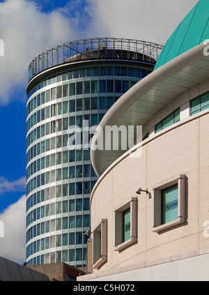 Die Rotunde im Bull Ring Center Birmingham England ursprünglich 1965 erbaut und 2008 renoviert und in Wohnungen umgewandelt Stockfoto