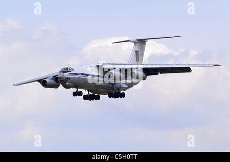 Iljuschin IL-76 ehrliche der Ukraine Air Force im Landeanflug auf RAF Fairford, Vereinigtes Königreich Stockfoto