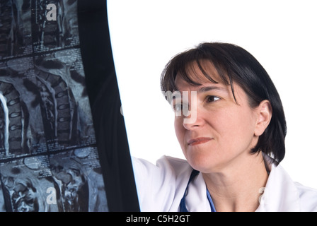 Bild eines Arztes des Patienten MRI zu überprüfen. Geeignet für alle denen eine medizinische Ableitung benötigt wird. Stockfoto