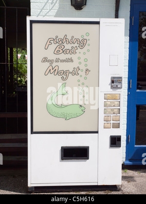 Vending Machine Süßwasser Sport angeln Angelköder Maden zu verkaufen Stockfoto