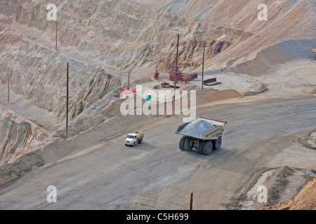 Die Bingham Canyon Mine oder Kennecott Copper Mine, in Salt Lake City, Utah, ist der 2. höchste Kupferproduzent in den USA. Stockfoto