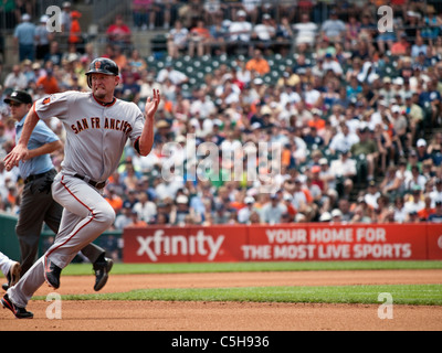 Aubrey Huff der San Francisco Giants macht einen Lauf für dritten base Stockfoto