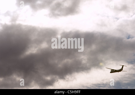 Flybe Bombardier Dash 8 Turbo Prop Flugzeug abheben aus Düsseldorf International airport Stockfoto