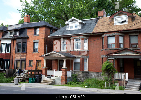 alten viktorianischen roten Ziegeln Doppelhaushälfte Reihenhäuser auf Spadina Road Toronto Ontario Kanada Stockfoto