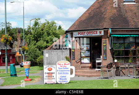 Postamt des Dorfes Cowfold in West Sussex (jetzt geschlossen) Stockfoto