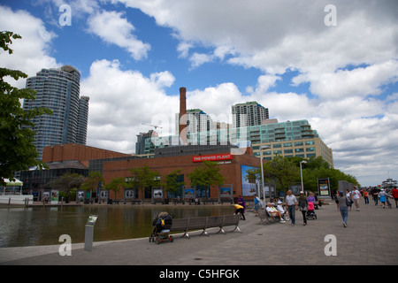 Promenade vor dem Kraftwerk zeitgenössische Kunst Galerie Harbourfront centre Toronto Ontario Kanada Stockfoto