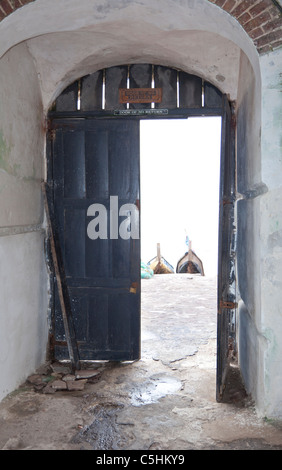 Die Tür ohne Wiederkehr. Cape Coast Castle, ein ehemaliger Sklave Fort. Cape Coast, Ghana Stockfoto