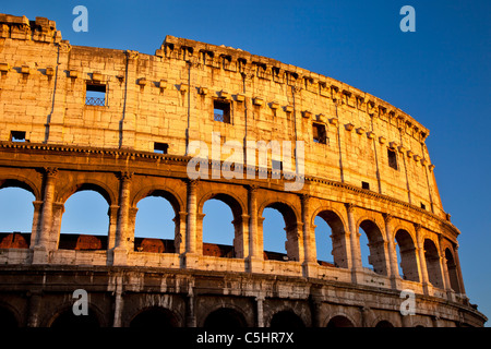 Der Roman Coliseum bei Sonnenuntergang, Lazio Rom Italien Stockfoto