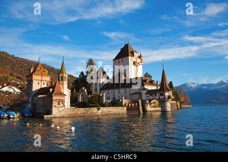 Schloss Oberhofen am Thunersee, Jungfrauregion, Schweiz) Stockfoto