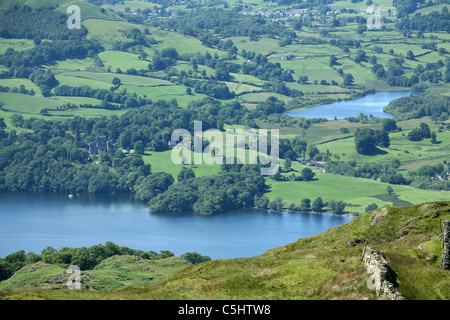 Grasmere und Rydal Wasser Seenplatte England UK aus Wansfell auf die SE. Stockfoto