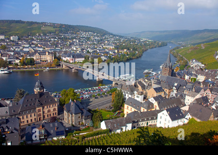 Blick Auf Bernkastel-Kues Und sterben, Moselbruecke, Mosel, Bernkastel-Kues Blick und der Moselbrücke Stockfoto