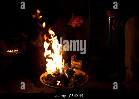 Ladakhi Neujahr. Wegen der august Überschwemmungen gibt es keine öffentlichen feiern. Menschen markieren die Gelegenheit ruhig zu Hause. Stockfoto