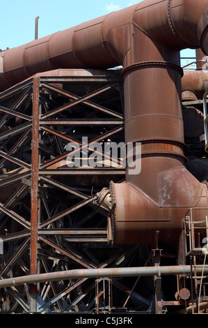 Rost bleibt der stillgelegten Stahlwerk Stockfoto