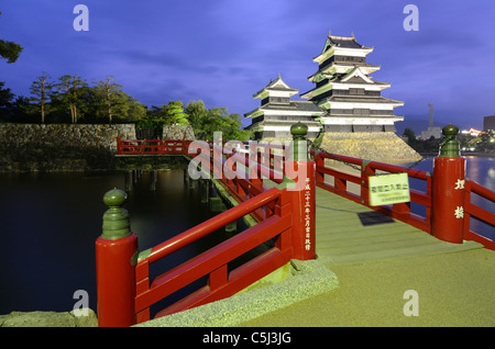 Das historische Matsumoto-Schloss aus dem 15. Jahrhundert in Matsumoto, Japan. Stockfoto