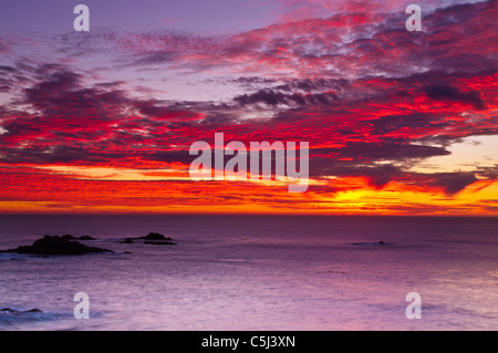 Sonnenuntergang über dem Pazifik, Point Lobos State Reserve, Carmel, Kalifornien Stockfoto