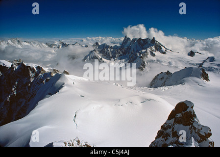 Die französischen Alpen über Chamonix, einschließlich den Grandes Jorasses, vom Gipfel des Pic du Midi Stockfoto