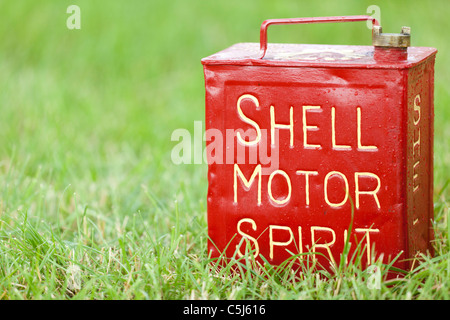 Vintage Shell Motorenbenzin Gerry kann auf dem Display an Woodcote Vintage Steam Rally, Woodcote, Reading, Berkshire, England Stockfoto