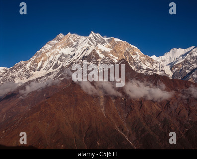 Die Annapurna reichen von dem Thulobugin Bergrücken oberhalb der Kali Gandaki Tal, West-Zentral-Nepal gesehen. Stockfoto