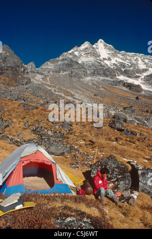 Basislager unterhalb der Gipfel Gauri Shankar, Rolwaling, Nepal Himalaya. Stockfoto