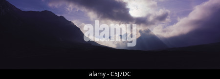 Sommer Wolken Sturm-über Buachaille Etive Mor und die Glencoe Hügel, Schottisches Hochland UK. Stockfoto