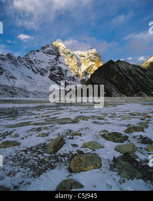 Abendlicht am Chamlang östlich von Sherson im Barun Valley in der Nähe von Makalu Base Camp im Osten Nepals Makalu Himal Stockfoto