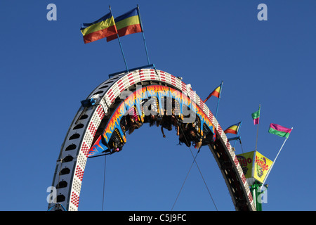 Fire Ball Carnival Ride. Fahrt hinter ist Vertigo. Canfield Fair. Mahoning County Fair. Canfield, Ohio, USA. Stockfoto