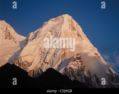 Abendlicht auf Rathong Gipfel in der Kangchenjunga Region Osten Nepals Stockfoto