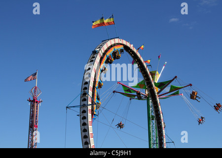 Fire Ball Carnival Ride. Fahrt hinter ist Vertigo. Canfield Fair. Mahoning County Fair. Canfield, Ohio, USA. Stockfoto