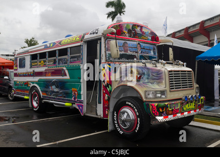 Bemalten Bus. Panama City, Republik von Panama, Mittelamerika. Stockfoto