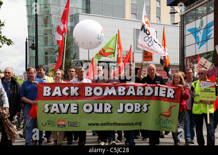 Eine Demonstration in Derby, Derby Unterstützung basierend Bombardier, nachdem der Themse Link Zug Bauvertrag an Siemens vergeben wurde. Stockfoto