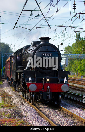 Das Vorderteil der 1930er Jahre LMS Klasse 5 (Schwarz 5) Stanier Black 5MT "dampflok Nr. 45305 erhaltenen British Steam Train Lokomotive nähern Preston-UK Stockfoto