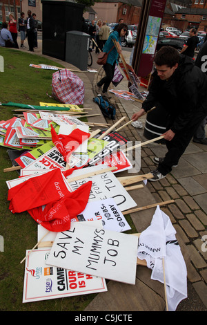 Eine Demonstration in Derby, Derby Unterstützung basierend Bombardier, nachdem der Themse Link Zug Bauvertrag an Siemens vergeben wurde. Stockfoto