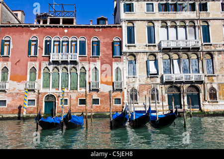 Italien Venedig-06 APR 2011: Details wie Gebäude in Venedig mit dem Kanalsystem integrieren Stockfoto