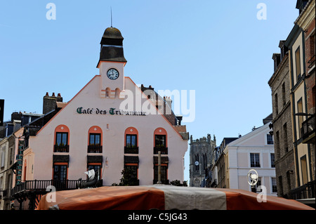 Markt in der alten Stadt, Cafe des Tribunaux, Dieppe Seine - Maritime, Normandie, Frankreich Stockfoto