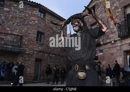 "Teufel Luzón" Karneval am Hauptplatz in LUZON. Guadalajara. Kastilien - La Mancha. Spanien Stockfoto