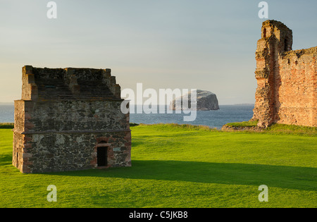 Tantallon Castle Bass rock Osten Lothian North Berwick landschaftlich Schottland Tourismus Tourist Urlaub historische Schottland Stockfoto