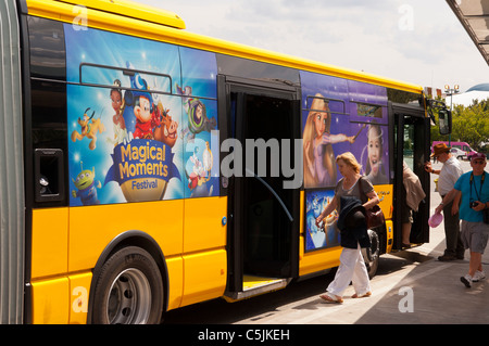 Kostenlose Busse legte auf für Menschen wohnen in der Disney-Hotels im Disneyland Paris in Frankreich Stockfoto