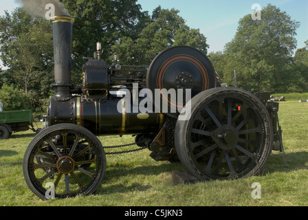 Fowler 6nhp A4 Zugmaschine "Monty" - 1900 erbaut und hier bei der Wiston Park Steam Rally abgebildet. Stockfoto