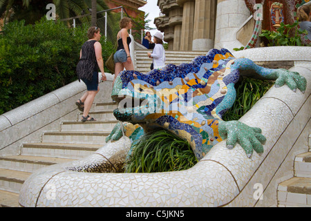 Antoni Gaudis Drachen Mosaik im Parc Güell Stockfoto