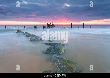 Happisburgh Strand an der ersten Ampel an der Küste von Norfolk Stockfoto