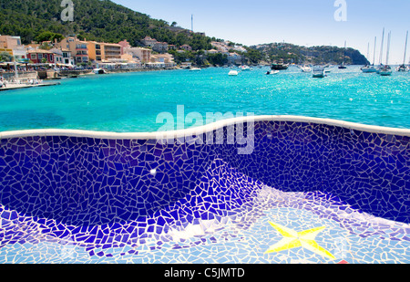 Andratx Port in Mallorca Balearen-Insel von Mosaik Fliesen Bank Stockfoto